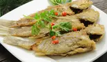 揚げイシモチ(干炸黄花鱼)（宏福楼）