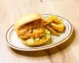 オリジナルチキンバーガー (ポテト付き) Original Chicken Burger (With French Fries)(グルメチキンバーガー専門店 Chick-Tok 高円寺 Chick-Tok Koenji)