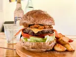 チリビーンズベーコンチーズバーガー(フライドポテト付)（Blue Green BURGER 市川店）