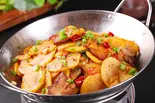 じゃが芋スライスとベーコンの辛味焼き鍋（中国東北家郷料理 永利 池袋本店）