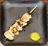 若鶏ももにんにく串 塩 1本（丼デリ成増店）