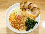 豚叉焼坦々麺(特製そぼろ・ほうれん草・薬味葱・フライドオニオン・白胡麻・糸唐辛子・特製豚叉焼4枚)（東京極上坦坦 弘明寺店）