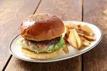 hamburger ハンバーガー 【フレンチフライ付】(ARMS TAKEOUT & DELIVERY)