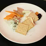 チーズの盛り合わせ(3-4人前)（Bistro Vin Vin 新横浜店）