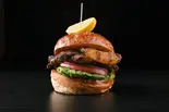 パイナップル直火焼きケイジャンチキンバーガーSET Cajun Chicken Burger Set（BURGERLION UTSUBO A GOGO）