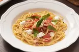 モッツァレラチーズとフレッシュトマト（Trattoria＆Bar Over）