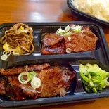 上カルビと上ロースの2種盛弁当(炭火焼肉牛将)