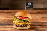 チェダーチーズバーガー（淡路島バーガー 大阪難波店）