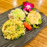 チャーシュー炒飯+エビマヨ(5匹)+選べる蒸し鶏（けむり屋 なんば2号店）