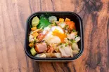 バラ温玉丼（丼丸の金子）