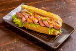 ローストビーフとオニオンマスタードのバゲットサンド（Salad＆BaguetteDeli Kei's -ケイス-）