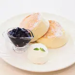 コトブキ園長寿卵使用こだわりのブルーベリースフレパンケーキ（Cafe do paris）
