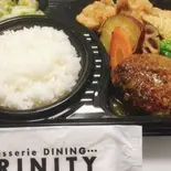 究極のハンバーグ＆国産鶏からあげ弁当（究極のハンバーグと釜焼きピザ trinity＆夙川桜庵）