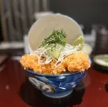 しそわさびカツ玉丼(とんかつ わか葉)