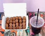 ホットケーキ(ココア)オーガニックアイスコーヒーセット（ミスター・フレンドリー カフェ MR.FRIENDLY Cafe）