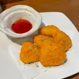 カマンベールチーズフライ はちみつorチリソース（我自由家）