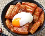 【温玉のせ】豚丼（豚首領 立川店）