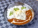 【人気No.3】チャンピオン黒毛和牛の牛すじビーフシチューチーズハンバーグトッピング(サラダ・ライス付き)（薬院成田屋のカレー＆ビーフシチュー）