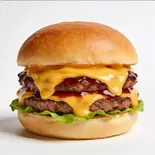 ダブルチーズバーガー（鉄板バーガー P-Lab）