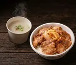 サムギョプサル丼[スープ付き]（ソウルチキン ソウル物語）