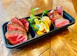 《合計300g》和牛・WAGYUU食べ比べ2種盛り Assortment of 2 types of Wagyu beef and WAGYUU（～フランスで人気の塊肉ステーキの名店～ 肉ビストロ サクレフルール日本橋）