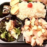 鶏ももガーリックバター炒めセット garlic butter chicken fried(肉バルbistro 旬)