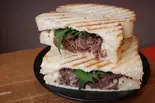 至極の組み合わせ自家製コンビーフサンド（GET BETTER coffee＆sandwich）