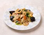 豚肉とキクラゲの玉子炒め(【餃子×四川料理専門店】餃子麻辣酒場 新橋駅前店)