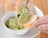 アボカドシラスカナッペ(湯島大衆バル 鶏ットリア ~torittoria~(トリットリア))