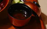 ねどこの赤だし(ネギ入り)（鉄・釜・鰻 ねどこ 南森町店）