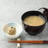 4種の野菜/Four-Vegetable Miso Soup（無添加おにぎりJIKKA）