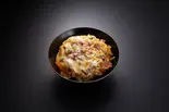 ビーフワン(牛肉の玉子とじ)/Beef ＆ Egg Simmered Bowl（はり重グリル＆カレー）