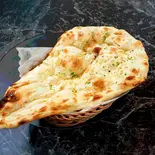 Garlic Nan ガーリックナン（インド ネパール レストラン プルニマ）
