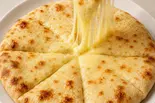 Cheese Nan(チーズナン)（MEZBAAN HALAL KITCHEN）