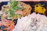 塩ダレホルモン焼きそば弁当(E-NA Kitchen)