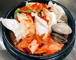 肉餃子純豆腐チゲ(韓国農林水産大臣賞受賞カジュアル韓国料理アス下北沢)