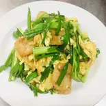 エビとニラ卵炒め(中華料理 宮)
