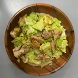 鶏ももソース焼そば 麺大盛、2麺使用 具材も大盛（麺ダブルが無料 →大盛太麺ソース焼きそば 太陽の手）