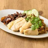 牛すじ煮込み乗せ！牛飯カオマンガイ Stewed Beef Tendon on Beef Rice Khao Man Gai（旨味！牛飯カオマンガイ KHAO MAN GOOD 糀谷）