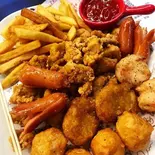 揚げ物セット・唐揚げ(4個)＆フライドポテト(200g)＆ 粗挽きソーセージ(5本)（ルーローハンのお店 lur rou fan Pork Rice 豚肉庵 butaniku an 錦糸町店）