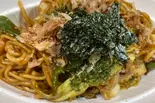 エビ  アサリ  イカ  ブタ具沢山焼きそば（喫茶 たんぽぽ）