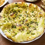 天然酵母・小松菜ビーガンガーリックナン Garlic Mustard Greens Naan - With Natural Yeast (Vegan)(野菜を食べる自然派カレー ミラン・ナタラジ 渋谷店)