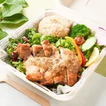 やみつきネギ塩タレ 熟成皮なし鶏もも肉ステーキ200g Grilled Chicken Green onion salt sauce(ヘルシー&グリル マドズ 三軒茶屋店)