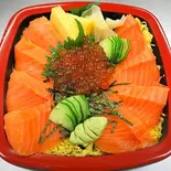 イクラ親子丼（博多寿司）