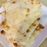 チーズナン/Cheese Nan（インドネパールレストランカリスマ神戸湊川店）