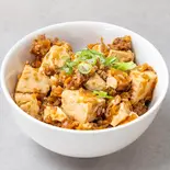 麻婆丼（まるぞえ商店）