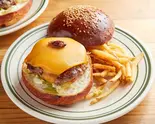 チリチーズバーガー（THE BURGER SHOP do）