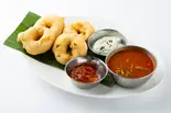 ヴァダイ/Medhu Vadai (4pcs)(ニラーミナミインド料理店 虎ノ門ヒルズ店)
