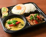 ガパオグリーンカレーwith生春巻きコンボ / Kra Prao Gaing Keaw Wan Gai with Popia Sod(SUNRISE 四ツ谷駅前店)