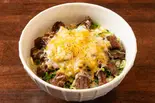 チーズハラミ丼（にんにくハラミ爆発丼 龍神 平安通店）